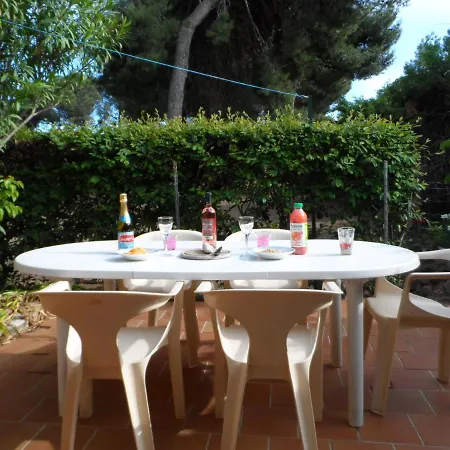 בית נופש Maison Au Calme De La Pinede, Piscine, Et Farniente *