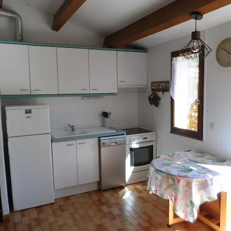 Casa de Férias Maison Au Calme De La Pinede, Piscine, Et Farniente